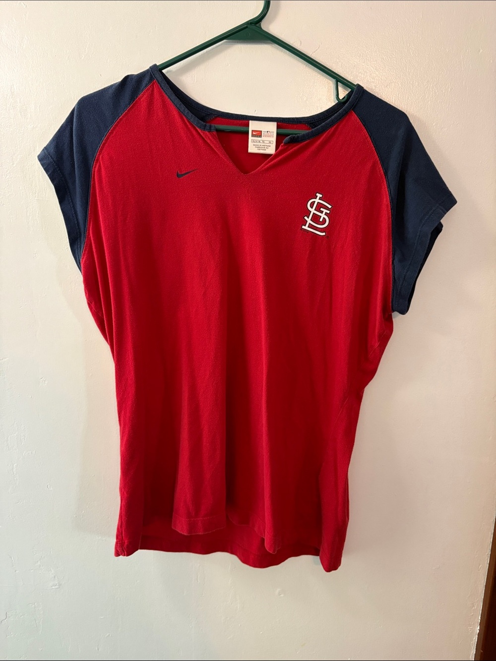 Nike Women's Red Tee with Navy Raglan Sleeves - St. Louis Cardinals Logo Size XL